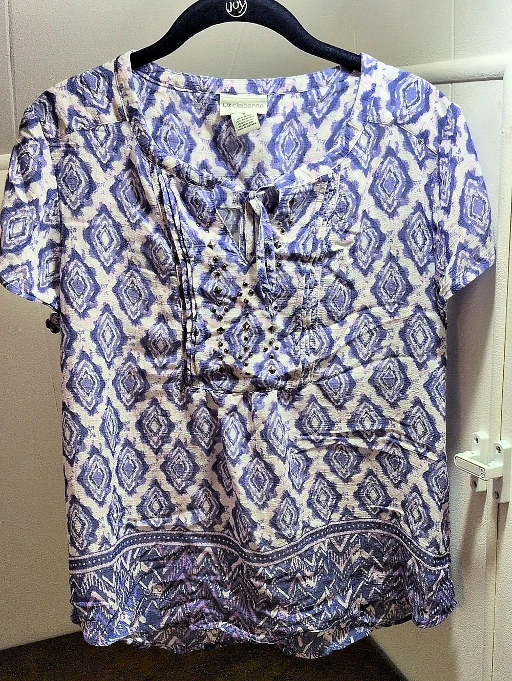 Liz Claiborne Geometric Short Sleeve Blouse in Blue & White Size Medium